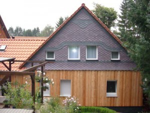 Haus mit Holzfassade