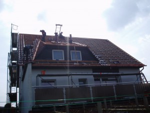 Das Hannig Team auf dem Dach bei der Arbeit
