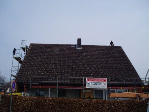 Das Hannig Team auf dem Dach bei der Arbeit