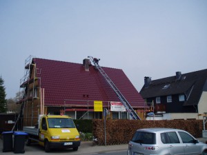 Das Hannig Team auf dem Dach bei der Arbeit