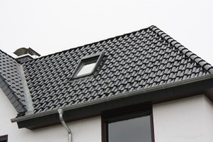 Schwarzes Dach